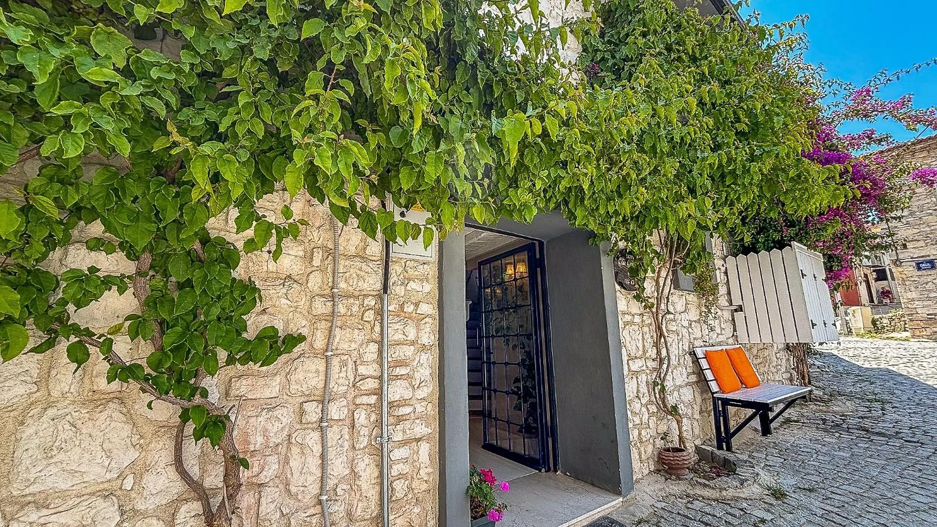 1870'S Tas Konak Otel Uec Oda Urla Szálloda